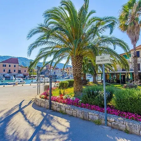 Snjezana Stari Grad (Hvar)